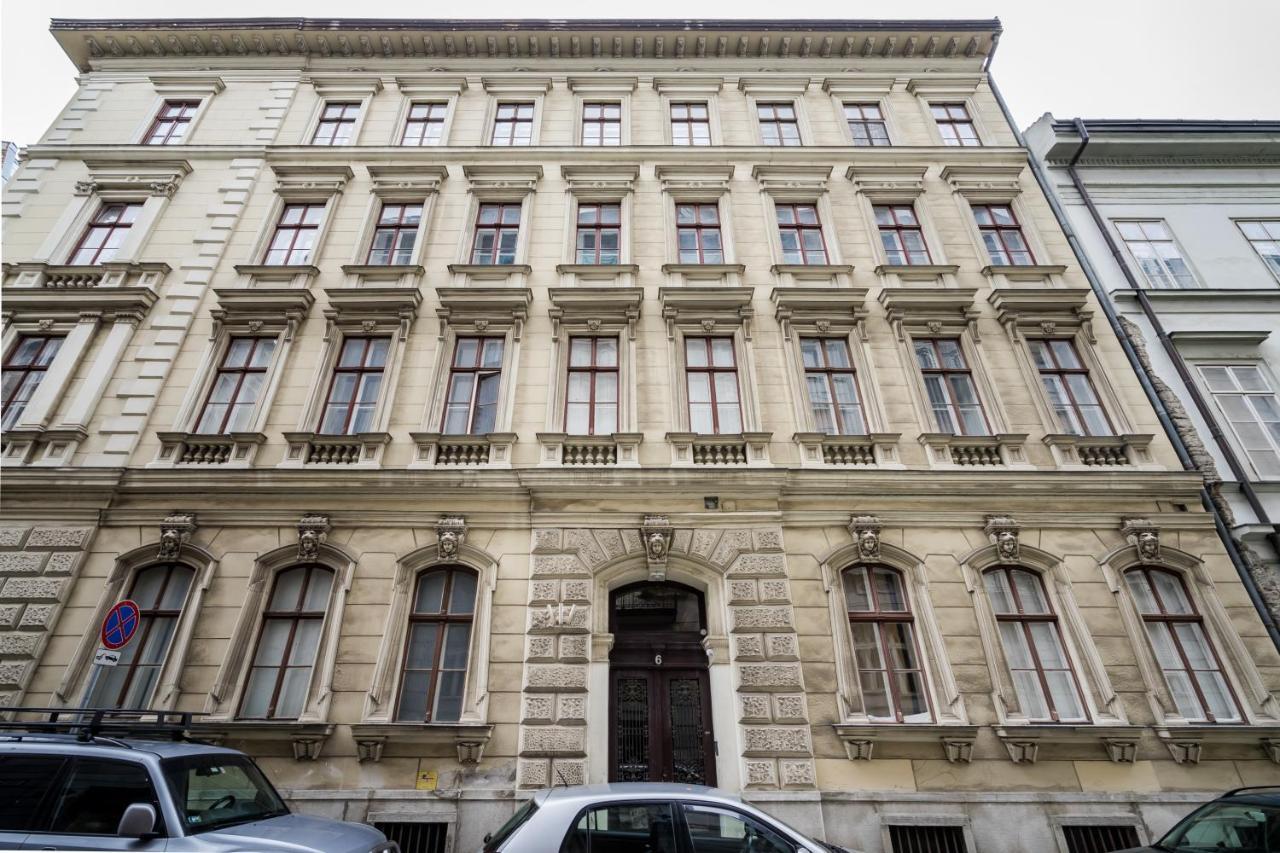 Pyvo Street Home With Balcony By Nw Budapest Eksteriør billede
